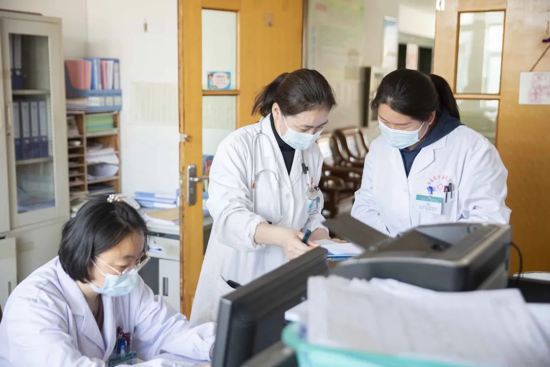 傾灑一腔血，惟願君無“感” ——記東方總院感染科