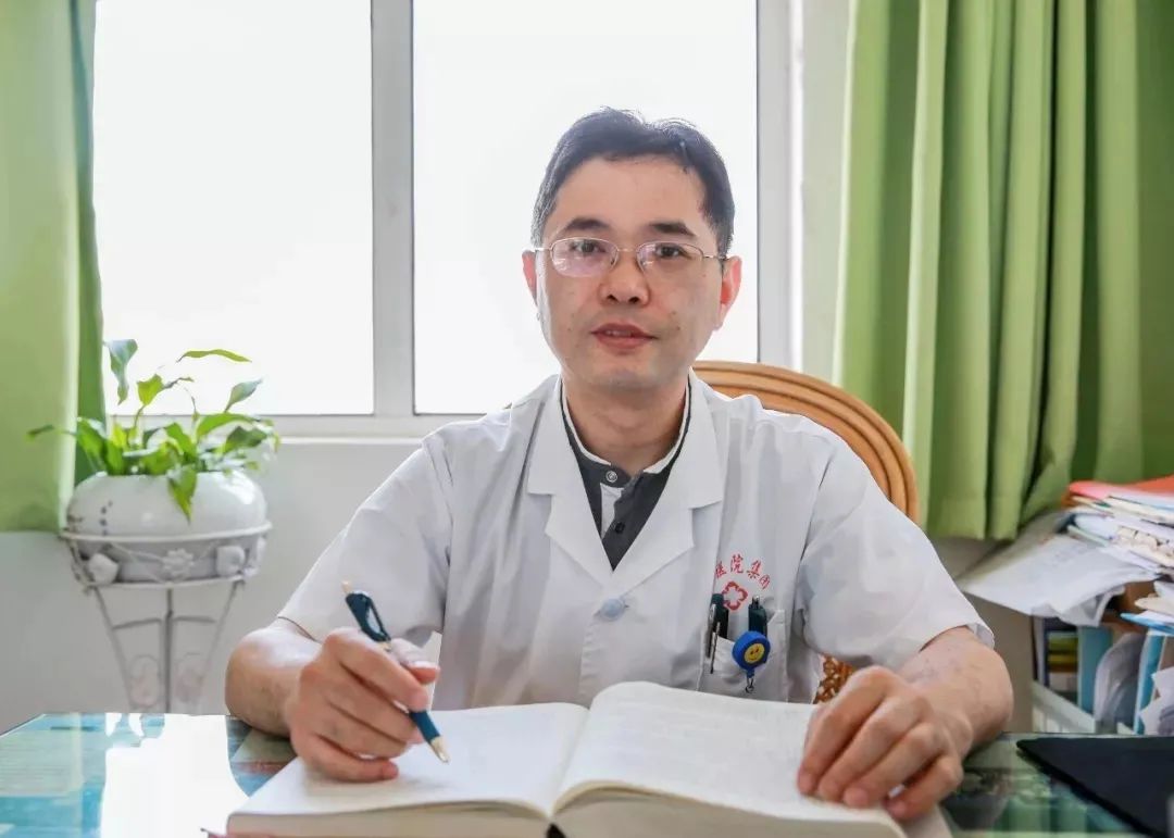 結石發作那一刻，他仍滿負荷戰鬥……——集團心内科醫療中心院長李楓帶病堅持工作