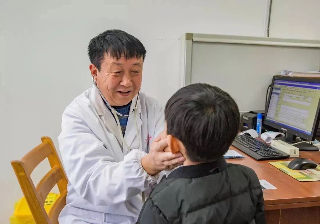 一個不想多看患兒的“好爺爺”——記金年会体育兒科醫療中心院長趙守成